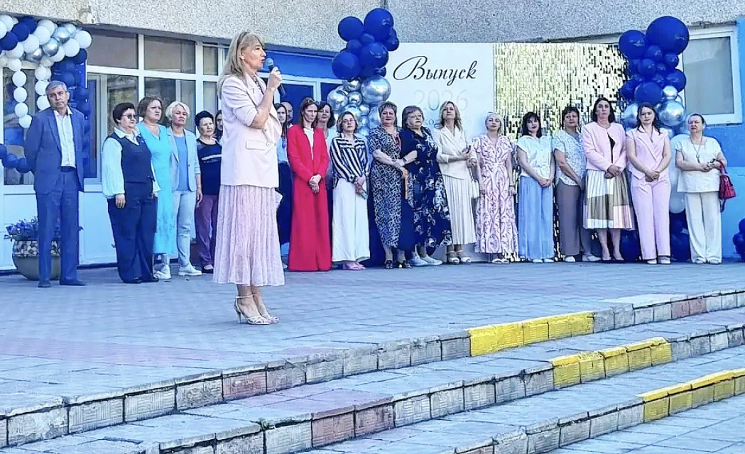 🎓 В добрый путь, выпускники!  Сегодня в нашей любимой школе №76 прозвучал последний звонок, ознамено