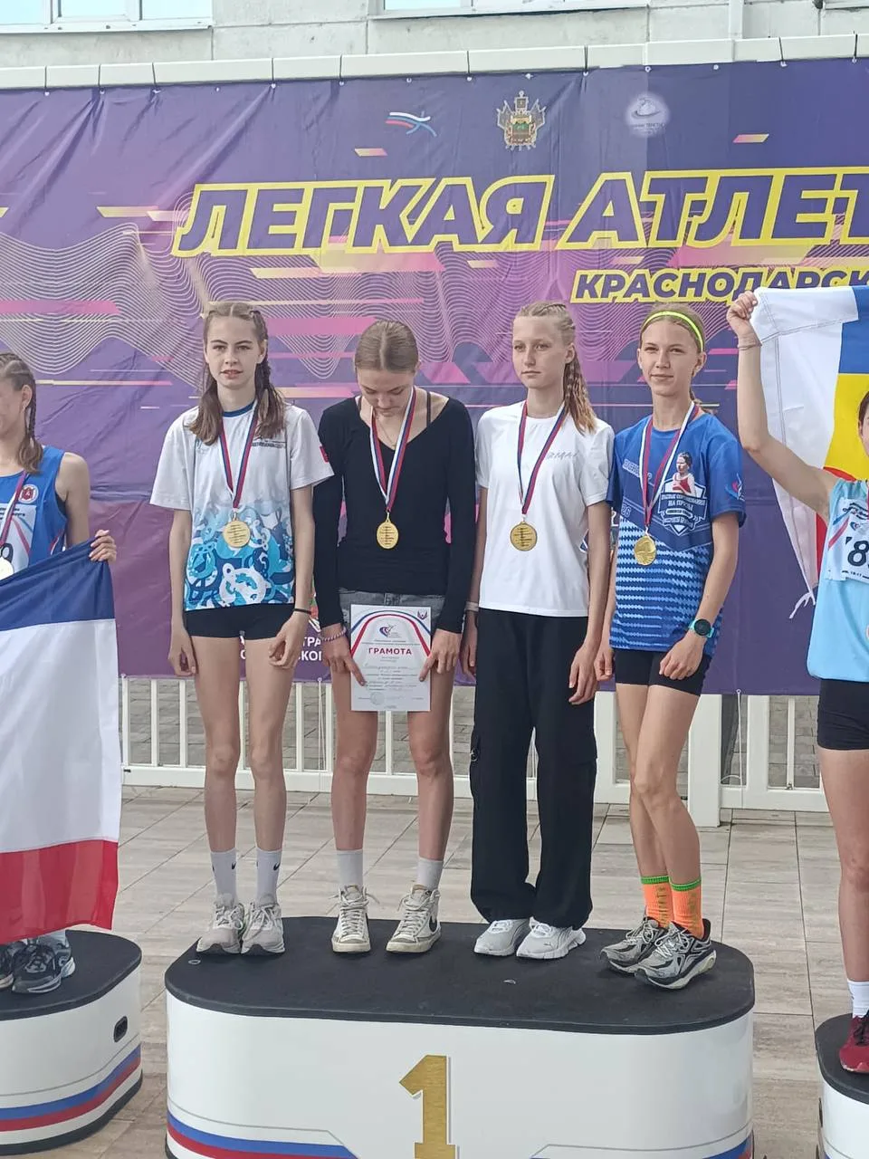 🏃‍♀️💨 Быстрее ветра: «золотые» выходные сестер Копеечкиных!  Пока кто-то наслаждался отдыхом, учениц