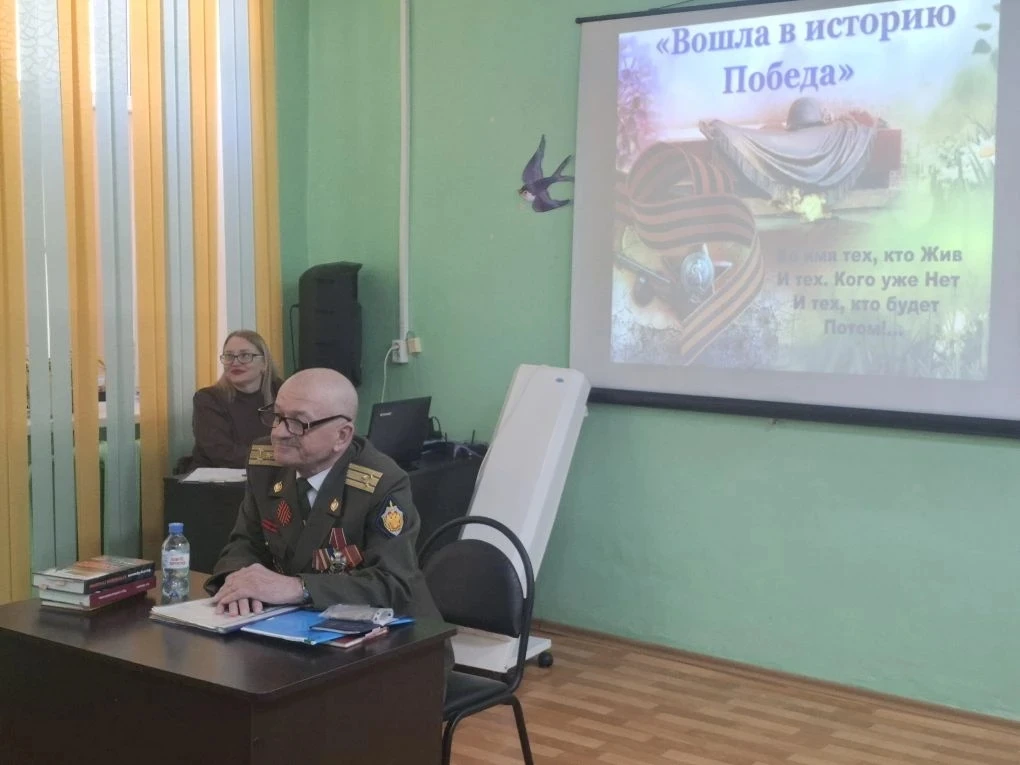 ✨ Сегодня 8 «Б» в гостях у истории: встреча с ветераном Чеченской войны ✨