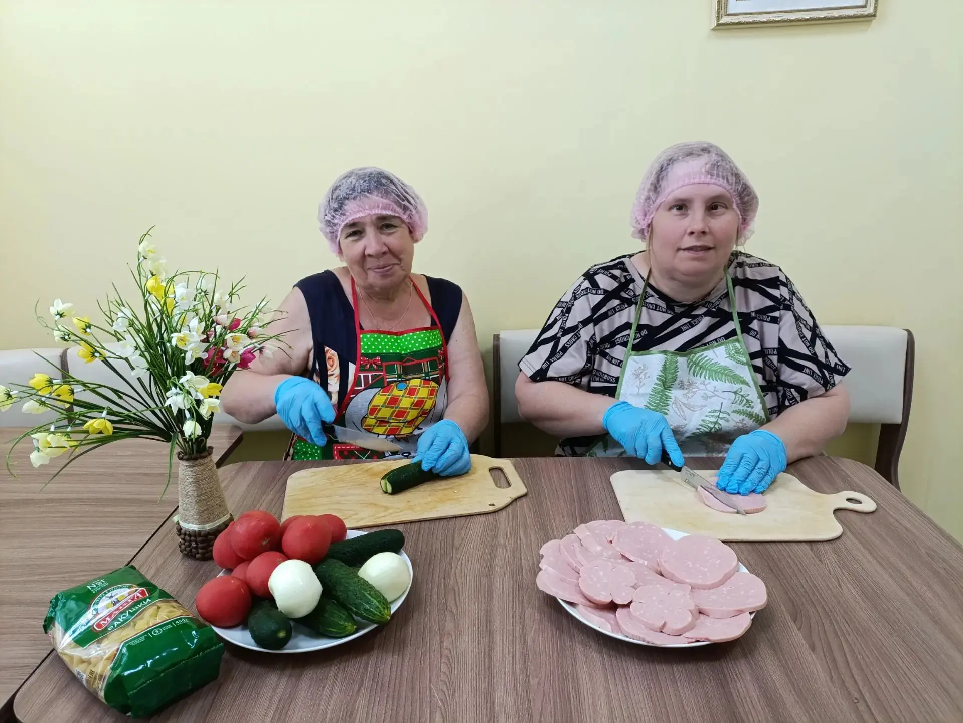 Проживающие отделения развития адаптационных ресурсов ГБССУ СО ГПВИ «Калачевский ДСО" сегодня пригот