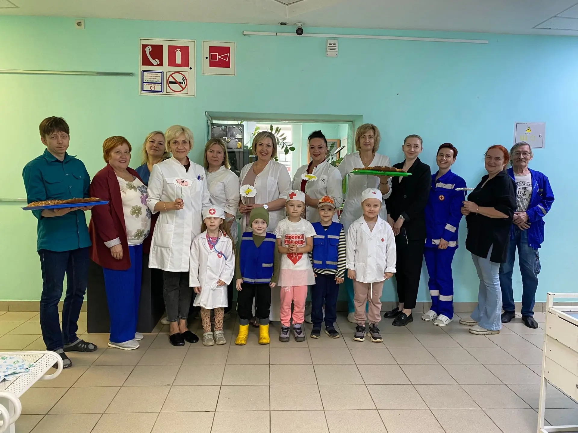 Каждый год «Станция скорой помощи» поздравляет наших ребят с Днём защиты детей, дарит шары и подарки