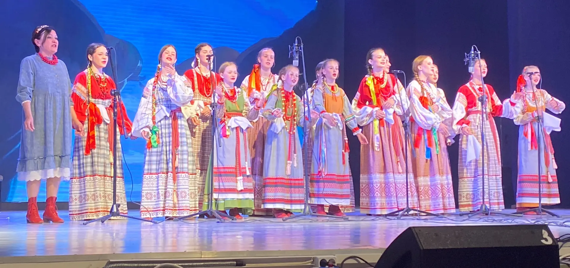 Отчётный концерт образцового ансамбля народной песни «Зарянка» прошёл в ДК химиков 3 июня 🎶🌾

Конц
