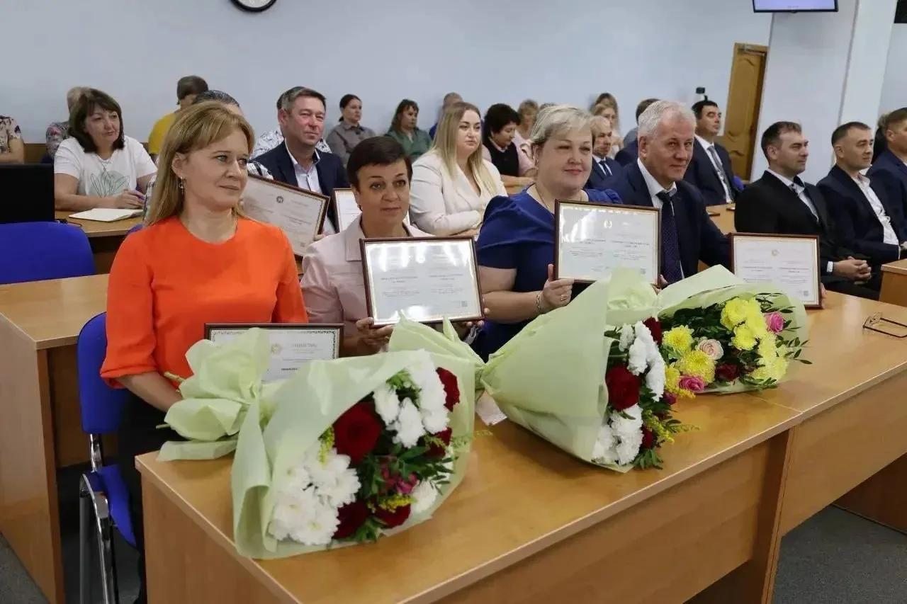 ⚡ Сегодня вручили сертификаты лауреатам Электронной доски почета Республики Татарстан, ...