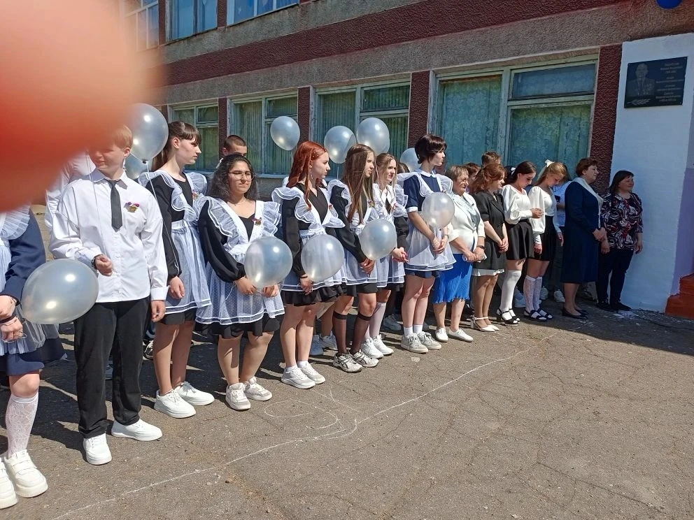 🔔 Сегодня в нашей школе прозвенел последний звонок — трогательный и волнующий момент д...