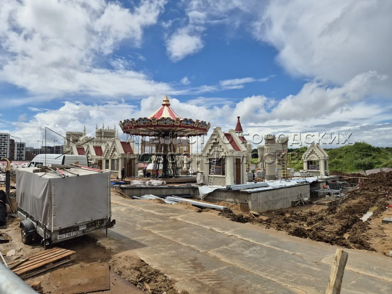 📍В Переделкино Ближнее, недалеко от нас, сейчас строят фестивальную площадку "Московских сезонов". 