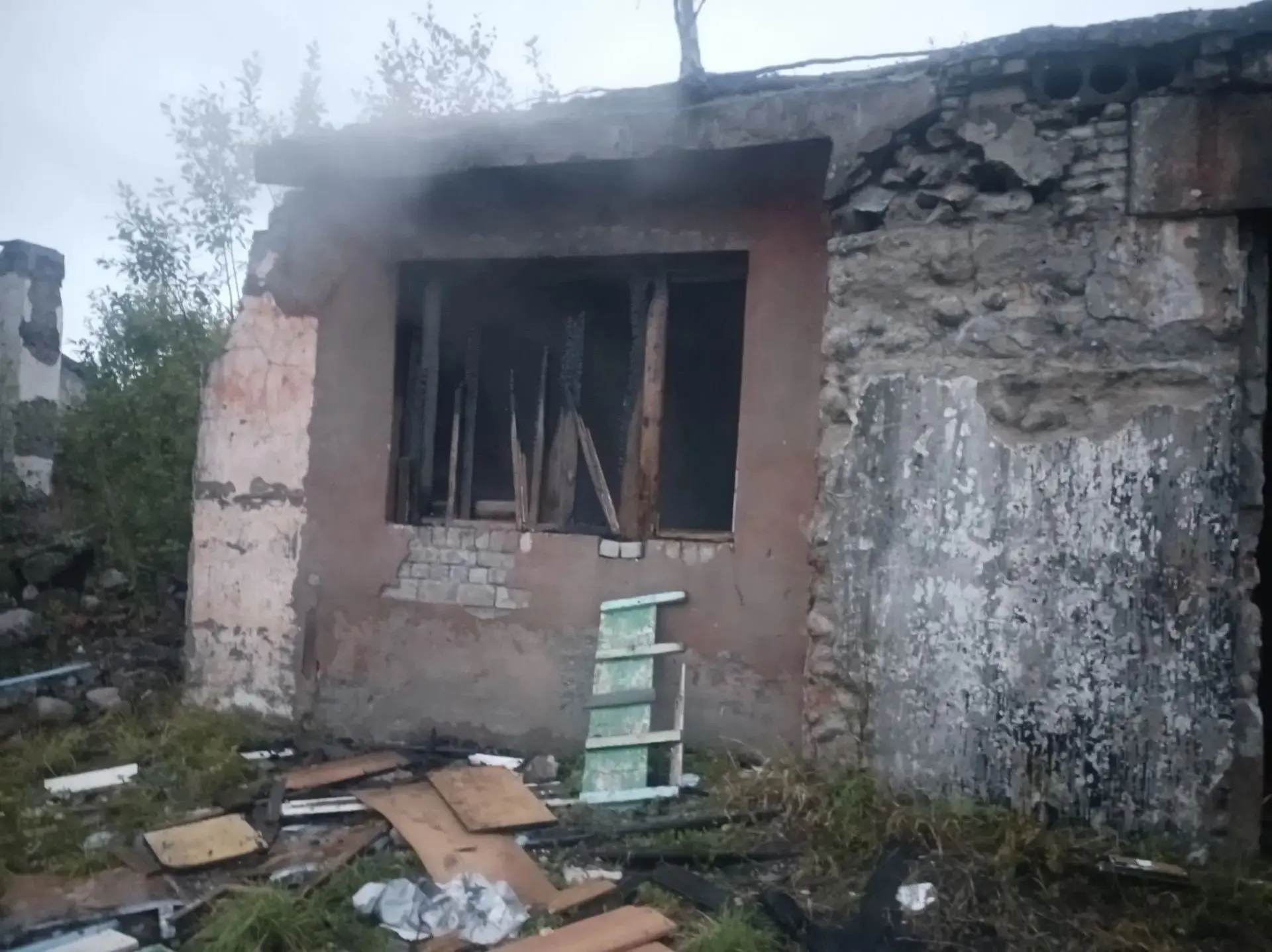 🔥 В Медвежьегорском районе пожарные ликвидировали возгорание в гараже