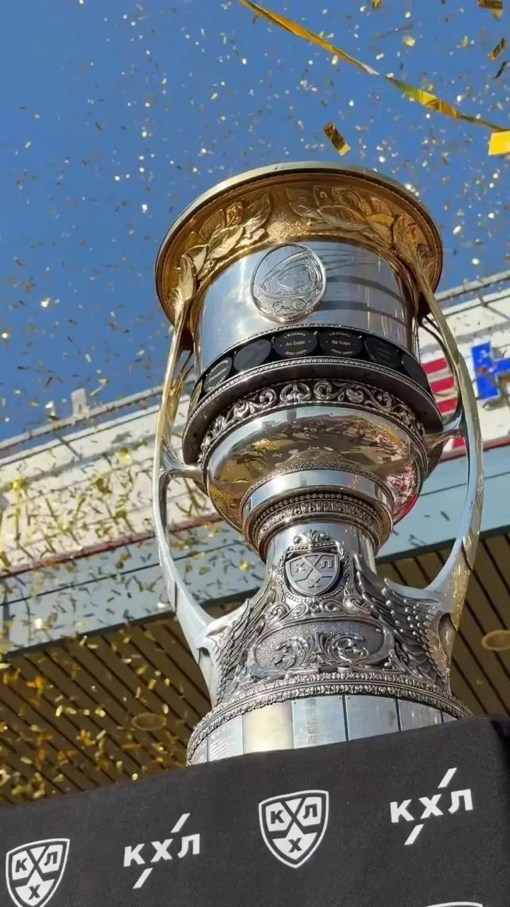 Большой хоккейный праздник уже в это воскресенье! 🏆  24 мая «Локомотив» встречается с болельщиками. 