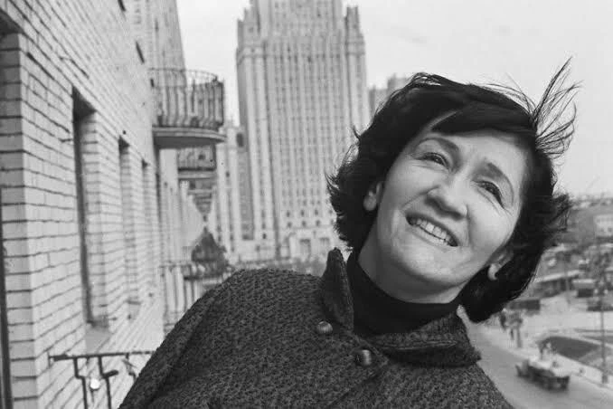 Она первой встала во главе симфонического оркестра. Вероника Дударова (1916–2009).

В первой половин