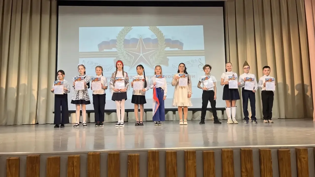 В МОБУ «СОШ «Янинский ЦО» состоялся ежегодный хоровой фестиваль патриотической песни «Пою тебе, моя 