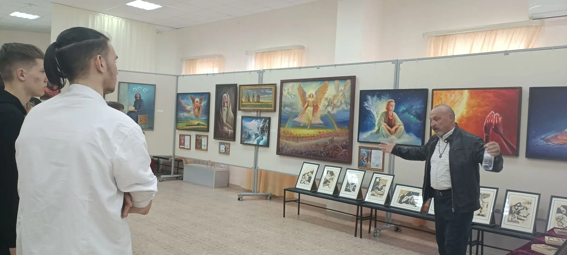 🎨 Студенты групп ТГ-12 и ОИ-11 отделения туризма и сферы услуг Ейского полипрофильного колледжа в со