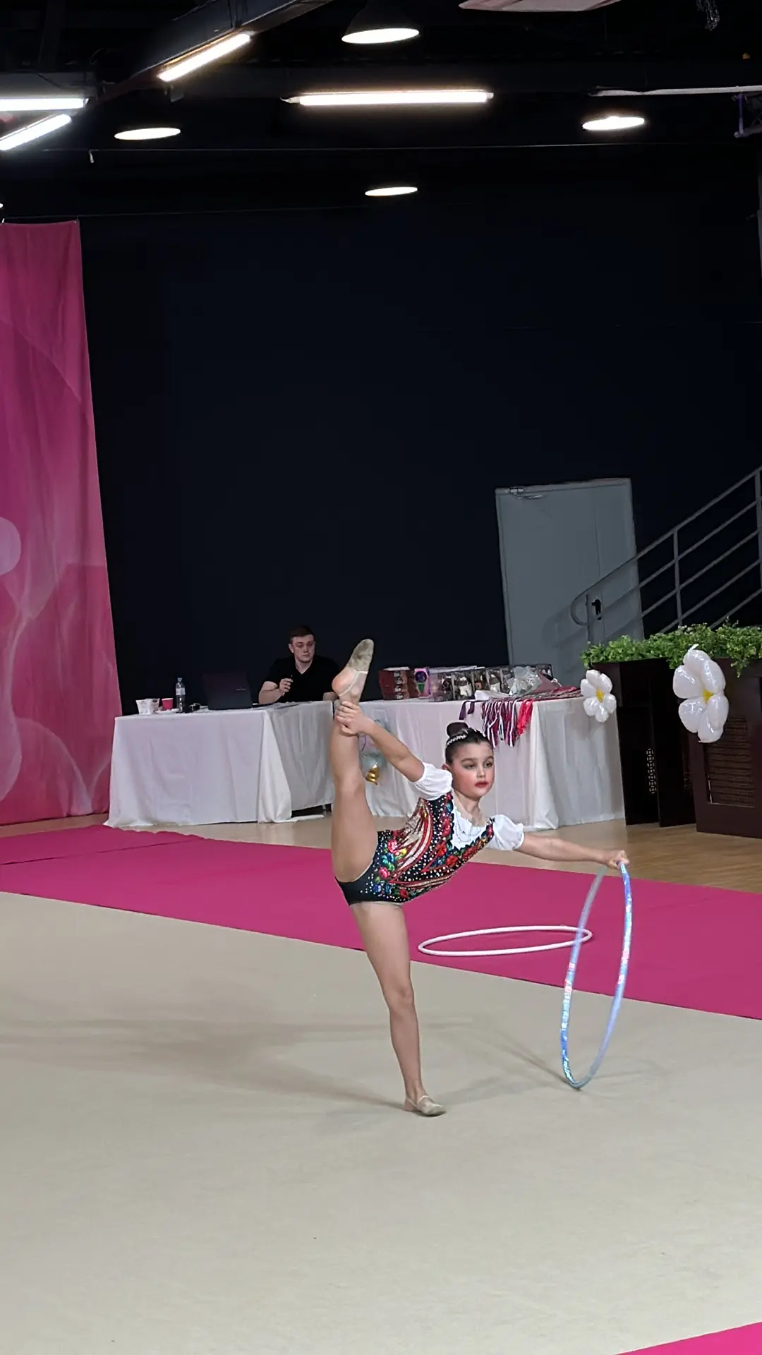 Моя юная гимнастка на соревнованиях заняла сразу два первых места 🥇

Поддержите крошку лайками ♥️