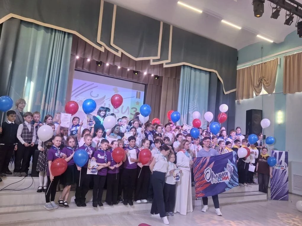 1 МЕСТО в районном КВИЗе «Орлята России» — это про них!
Весь год 3 «Б» класс доказывал: звание «Орля