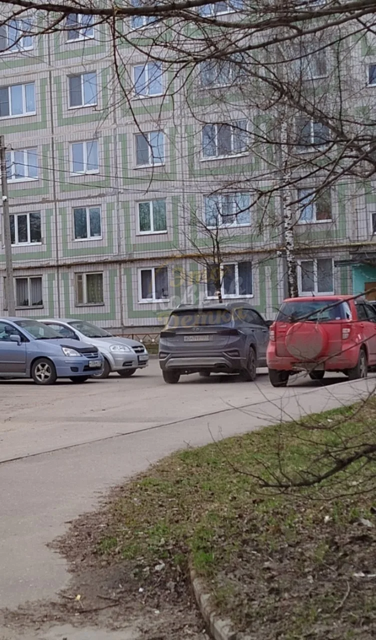 ⚡️ Прошу обратить внимание сотрудников ДПС  На данного "водятела" ул. Космонавтов 2/4, нарушивший пр