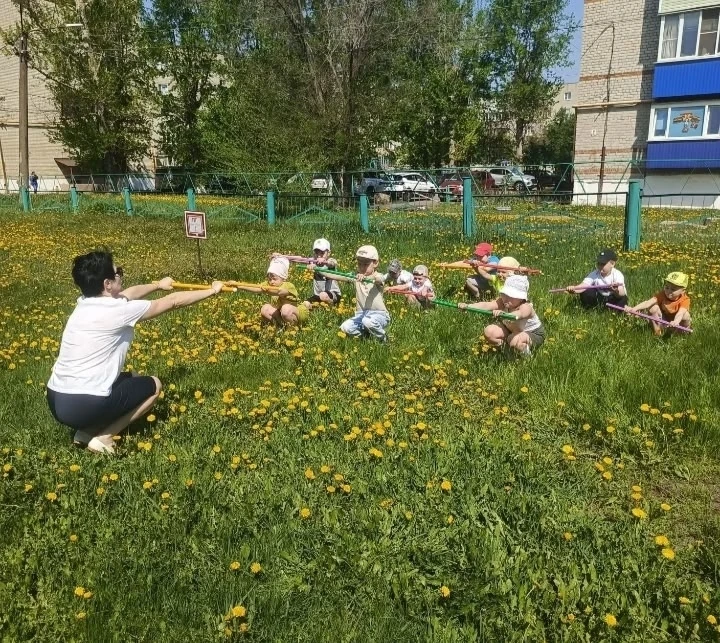 Занятия по физкультуре на улице в дошкольных образовательных учреждениях имеют множеств...