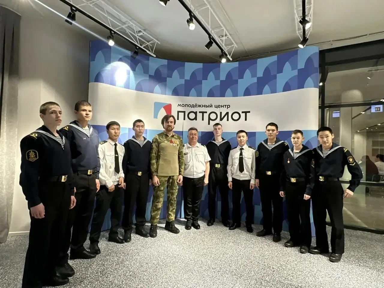 ПО ФРОНТОВЫМ ДОРОГАМ ПОЭЗИИ И ПРОЗЫ....  В самой дальней восточной глубинке нашей большой и необъятн