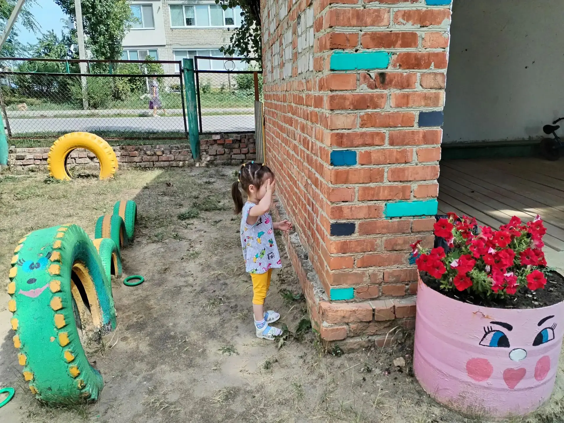 Сегодня в ясельной группе было много интересного и увлекательного. Утро началось с весёлой игры «Руч