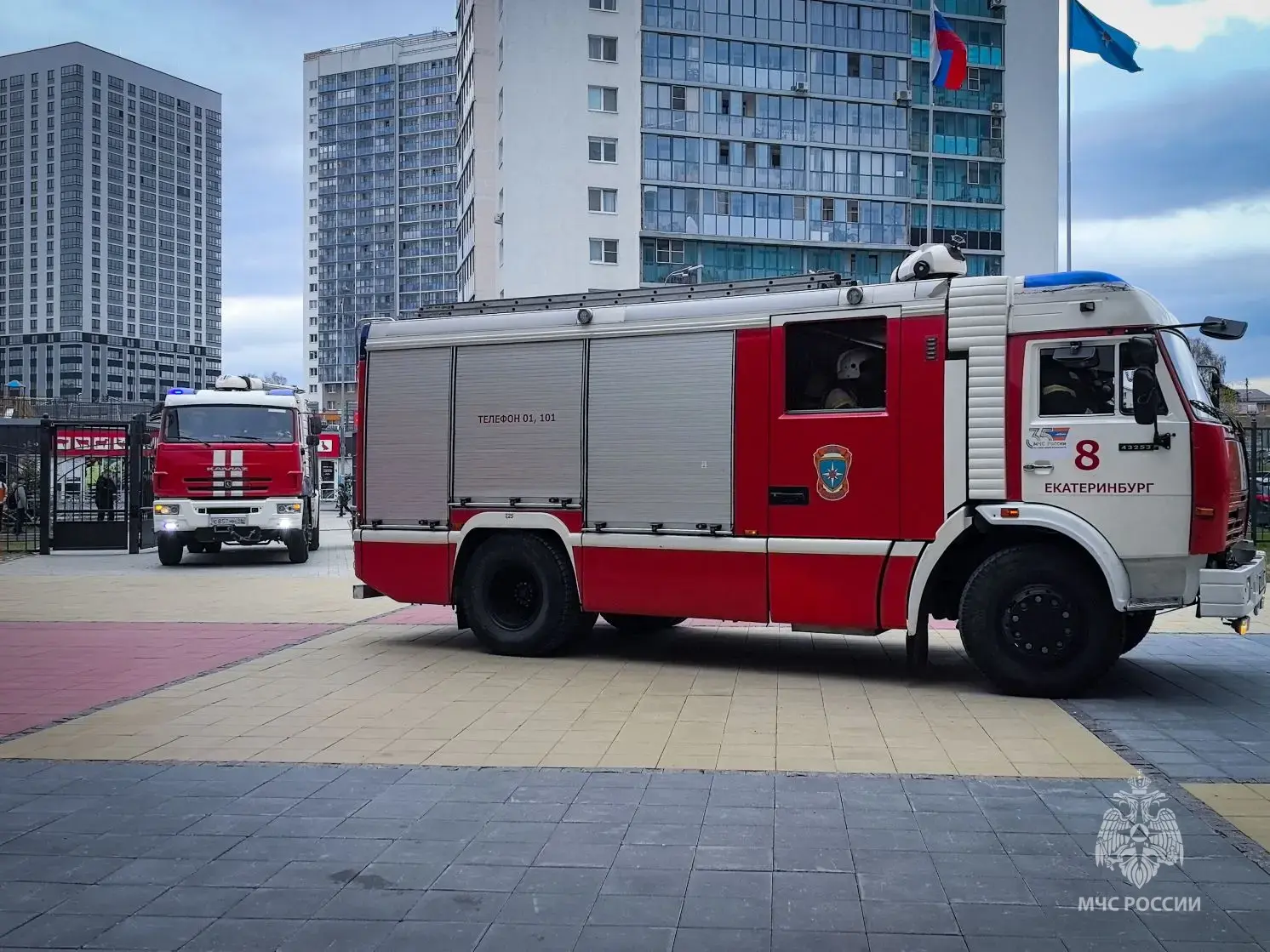 🧯🚒Пожарно-тактическое занятие с эвакуацией в МАОУ СОШ №300 «Перспектива»  Сотрудники 1 пожарно-спаса