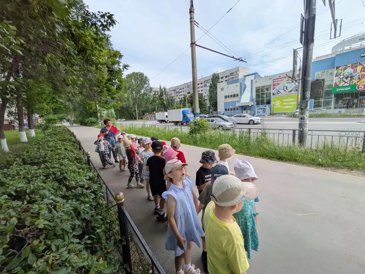 Сегодня наши ребята группы #7 вышли за пределы сада — на перекрёсток!