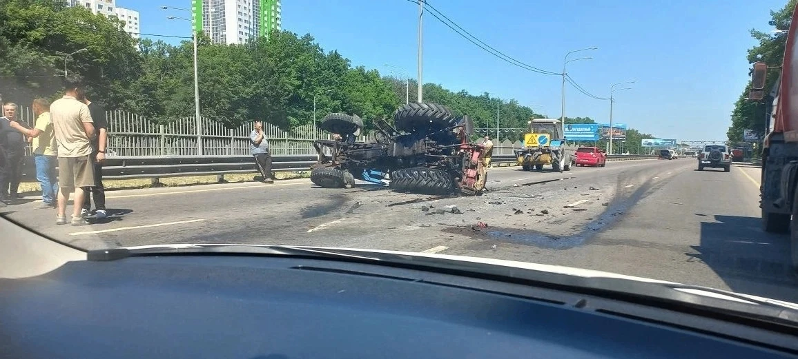 🚘ГИГАНТСТКАЯ ПРОБКА НА МОСКОВСКОМ ПРОСПЕКТЕ В СТОРОНУ "ГРАДА"

Причина на фотографии. Уточняем инфу