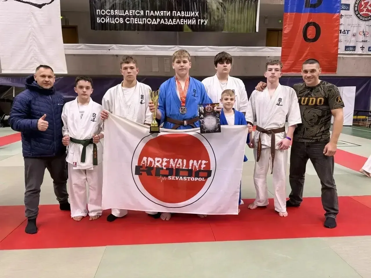 🥋От тренировки к победе: успех на Всероссийских соревнованиях   🥈 Ученик 11-Б класса Андрей Лодянов 