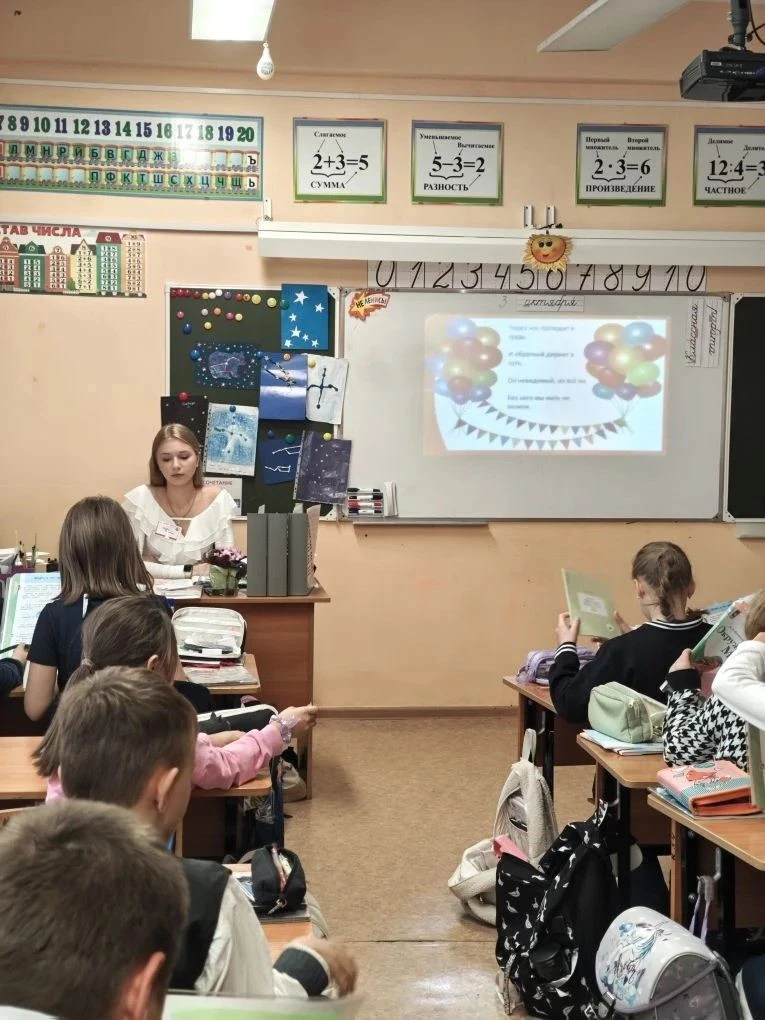 ❗️Всем привет❗️Мы - 10В класс.  Мы очень разные, но очень дружные. Мы активные и веселые. Любим теат