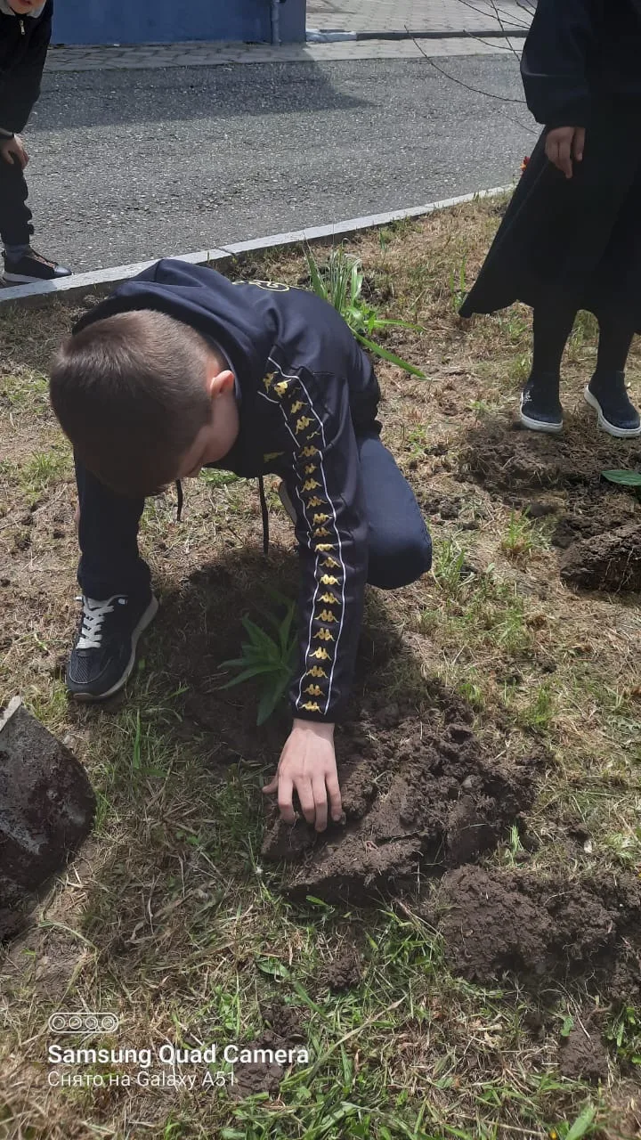 🌼 Весна — время преображений!  В МБОУ «Гой‑Чунская СОШ им. А. С. Алаудинова» прошла добрая акция «По