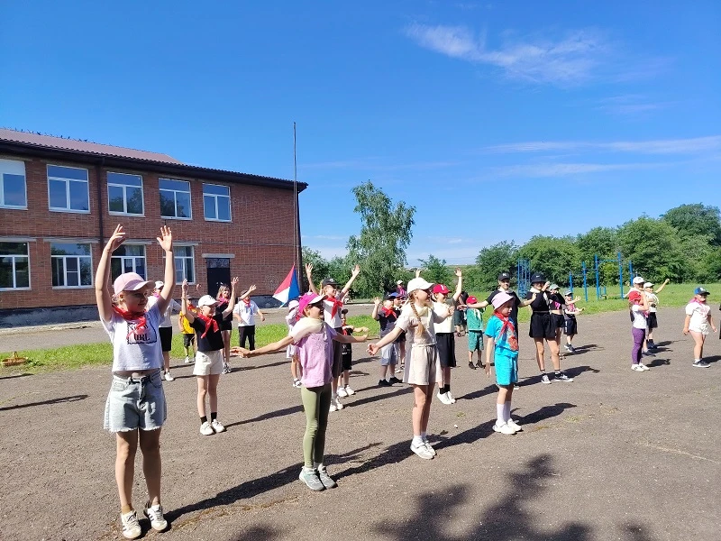 «День здоровья» 9 июня в лагере «Звёздный» начался с энергичной зарядки и вкусного завт...