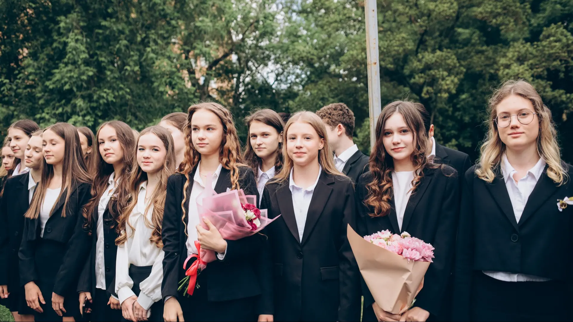 #ПоследнийЗвонок2026 | Время выбирать свой путь 🎓  Для учеников 9-х классов прошла торжественная лин