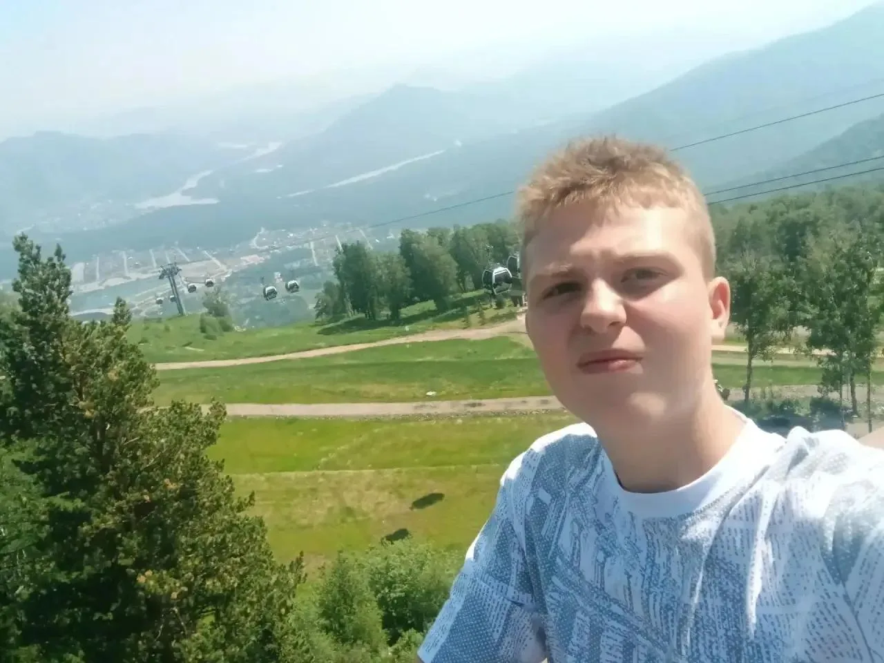 Где ветер в лицо, а за спиной — рюкзак, полный приключений! Наш гимназист Игорь выбрал ...
