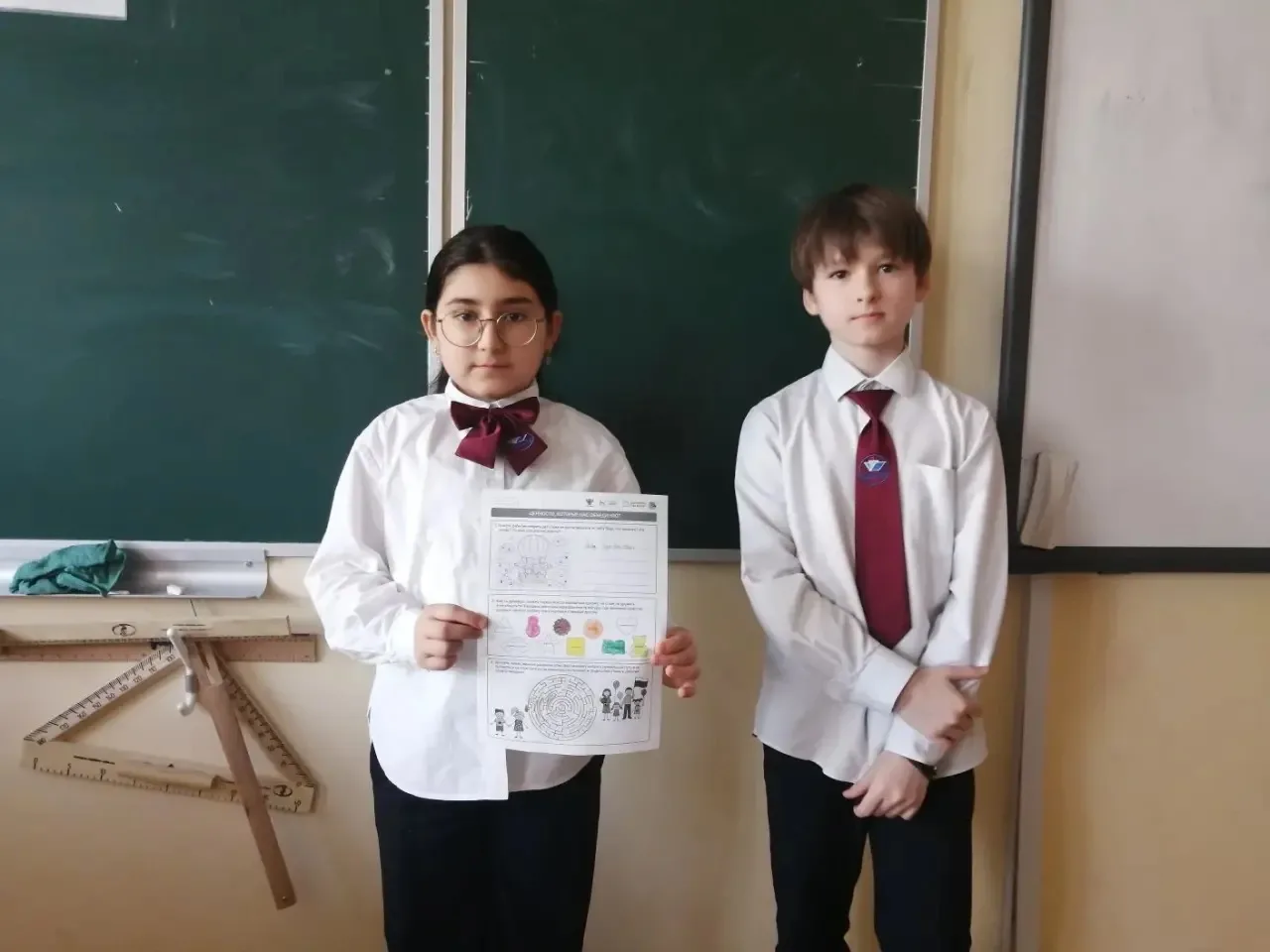 Ценности, которые нас объединяют❤️🌍   🇷🇺Утро понедельника в школе началось с доброй традиции — торже