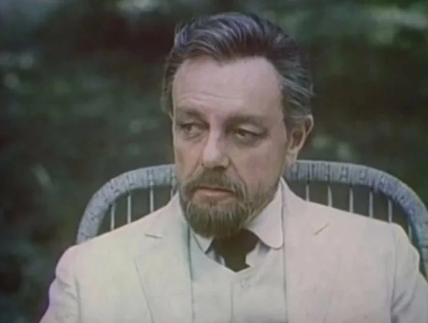 Спектакль "Дядя Ваня" 🎭 

БДТ имени Товстоногова, 1986 год 🎬 

Режиссура Георгия Товстоногова. 

В