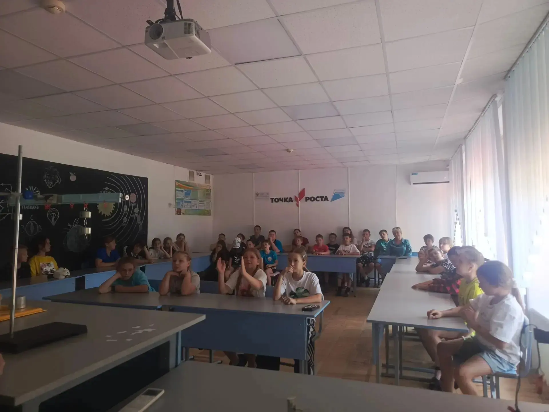 На базе МБОУ СОШ 6 в объединении "Юный Архимед" преподаватель дополнительного образования Сергеева Г