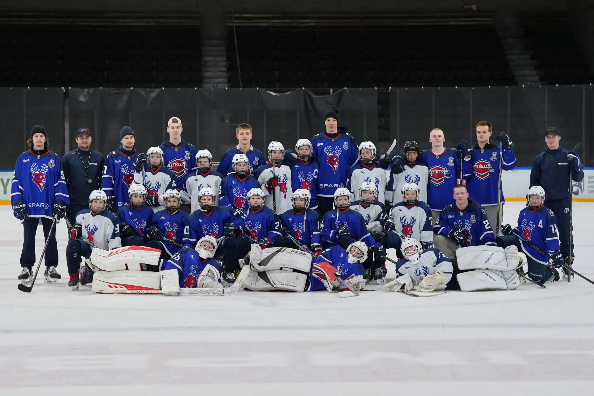Звёзды хоккея — студенты Мининского университета 🏒  На льду встретились профессионалы и юные таланты