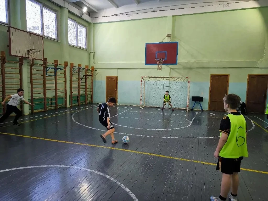 🏆 Соревнования по футболу, посвященные Дню защитника Отечества! ⚽  На прошлой неделе в нашей школе п