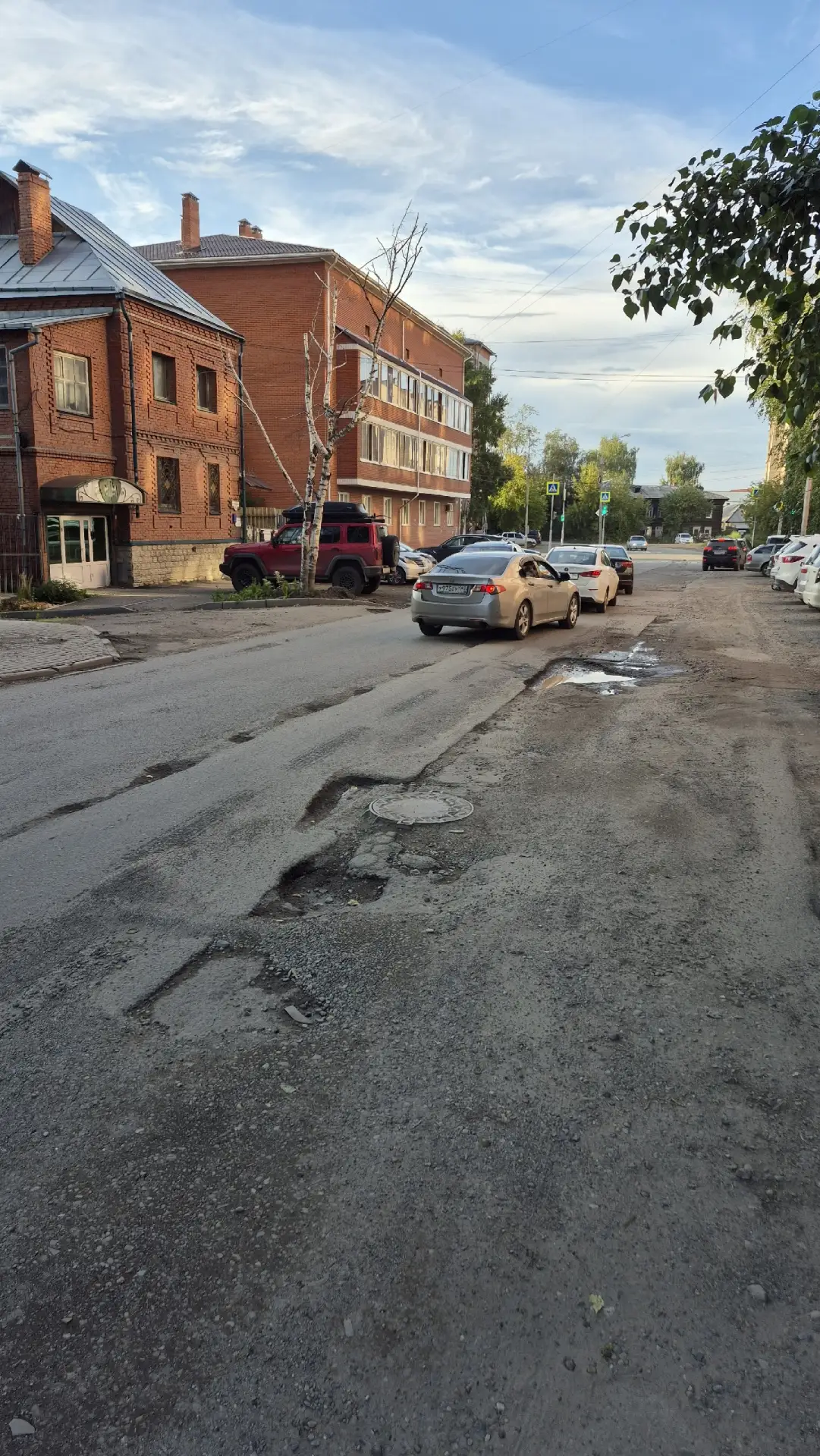 🗣️от Подписчика: Прошу обратить внимание на аварийное состояние участка дороги от улиц...
