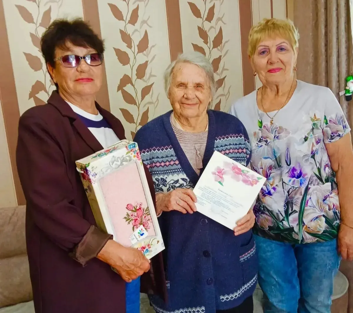 В станице Калининской сегодня поздравили с 92‑летием Маевскую Любовь Игнатьевну – ветерана труда, че