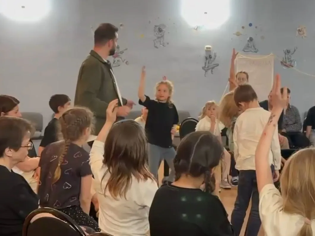По дороге из желтого кирпича ✨  🎭 Театральная мастерская «Край» организовала для наших ребят и их ро