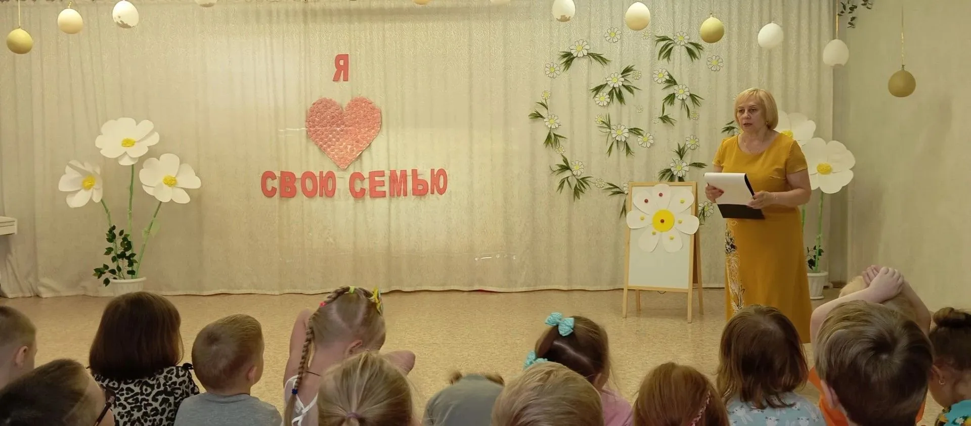 🌼 Семья — это маленькая вселенная...

Сегодня в нашем «Золотом петушке» был не просто праздник. Это