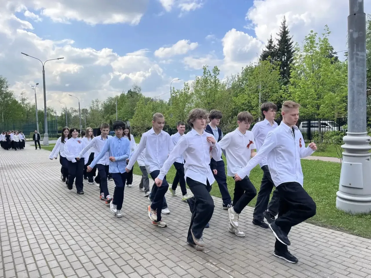 Традиционный смотр строя и песни прошел сегодня в Лицее. В мероприятии, посвященном 81-й годовщине п