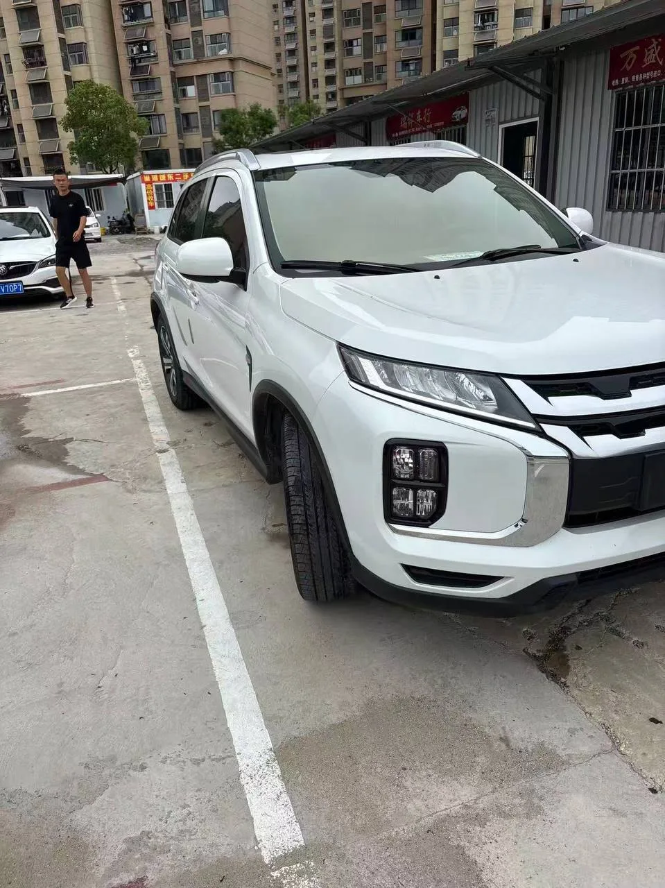 Mitsubishi Asx под заказ из Китая 🇨🇳 

Двигатель 2л (150л.с)
Цвет белый 
Год 2022
Пробег 58000 км
