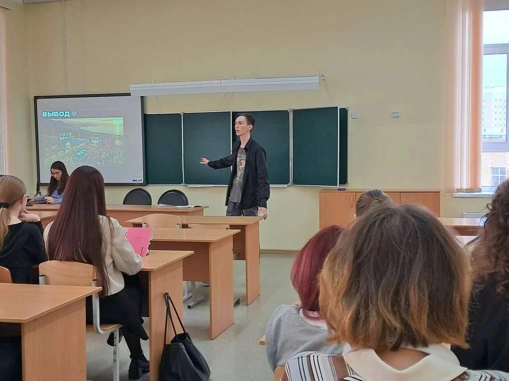 Учащиеся 11 Гуманитарного класса Пронина Юлия и Аредов Артемий провели мотивационную беседу с десяти
