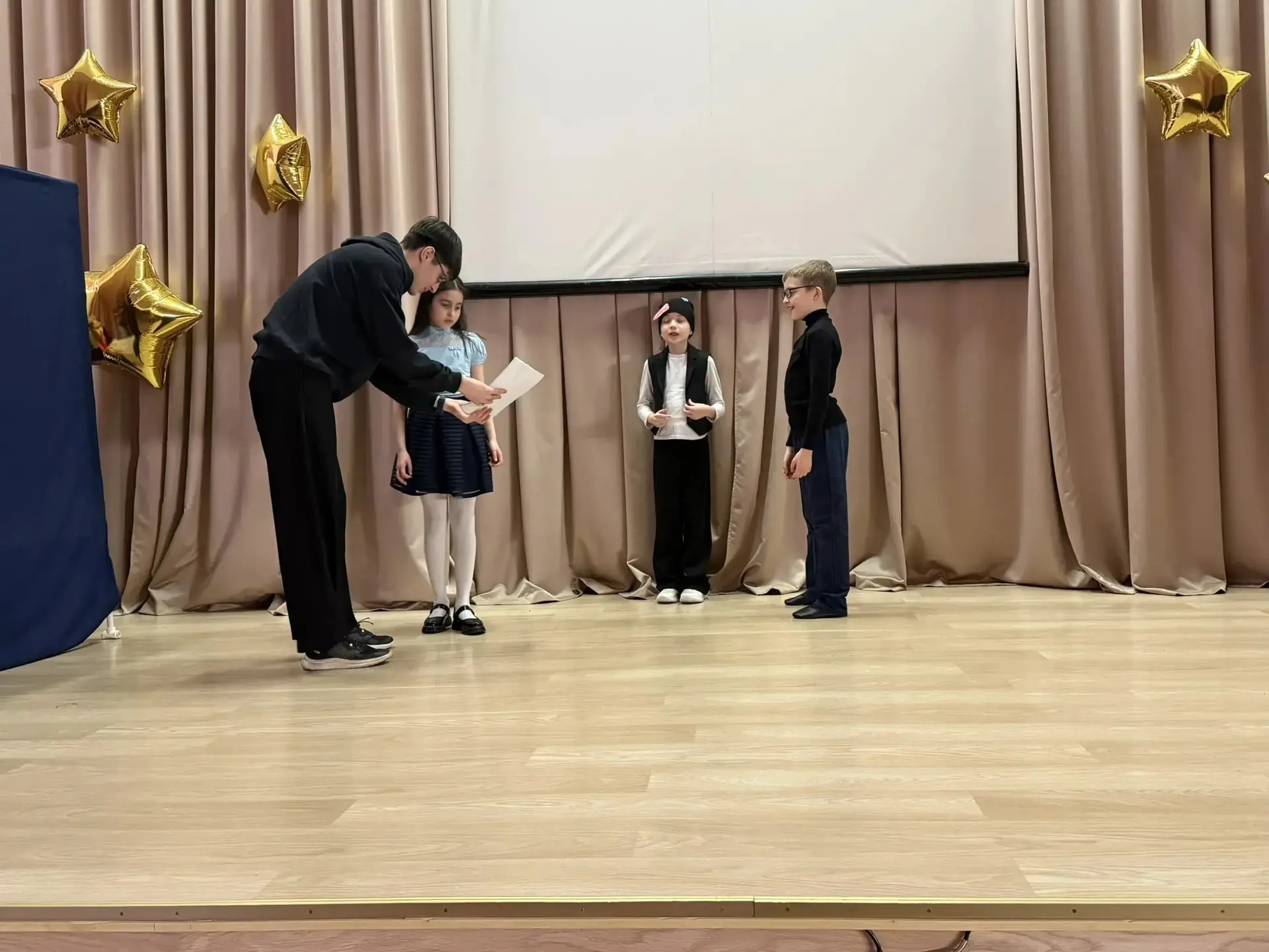 🎭 Театр, где главные режиссёры — дети: итоговый проект одиннадцатиклассника  В нашей школе продолжае