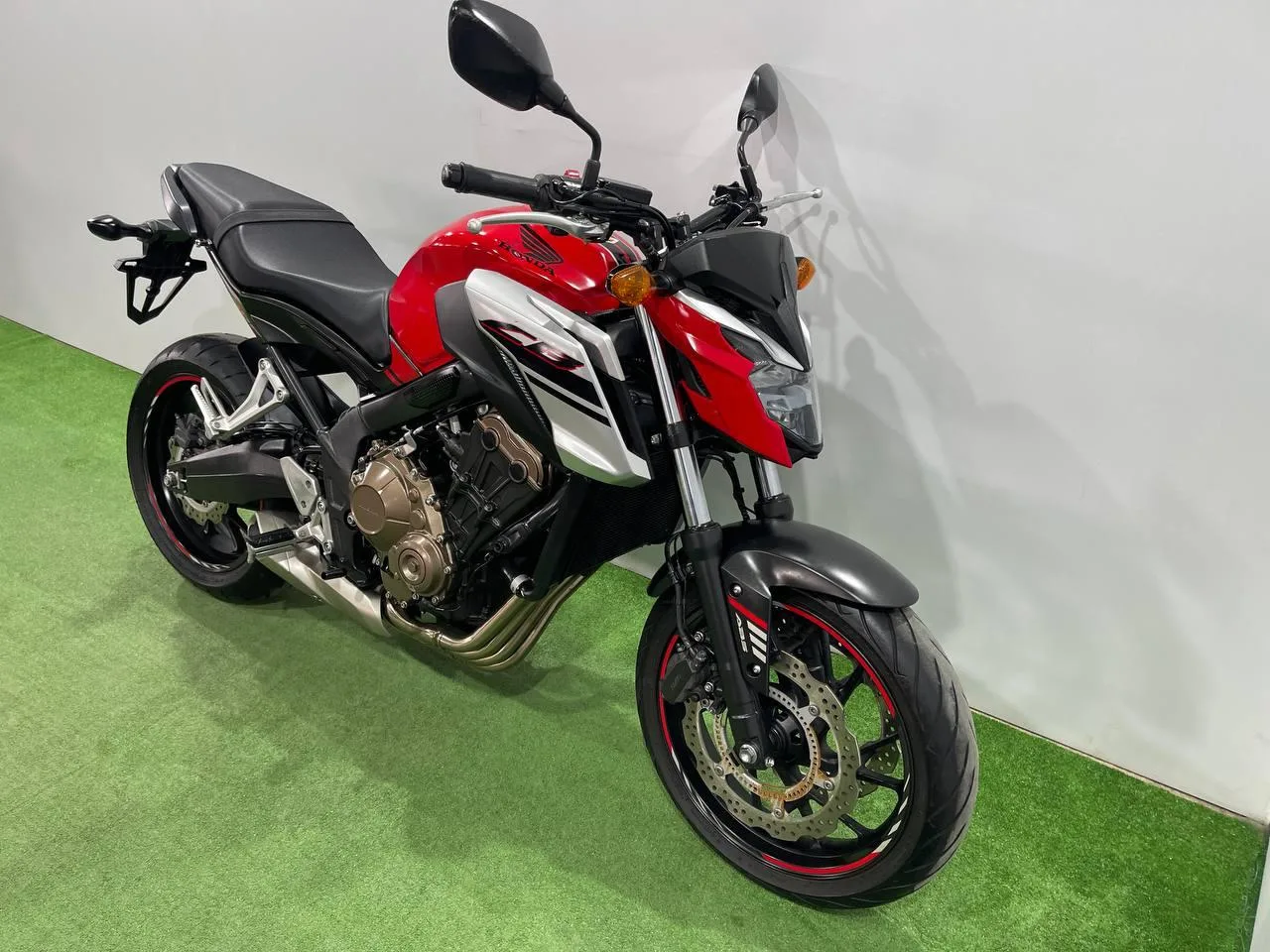 HONDA CB650F в наличии во Владивостоке  Характеристики:  - 2017 год - объем 650 см3 - Аукцион AUCNET