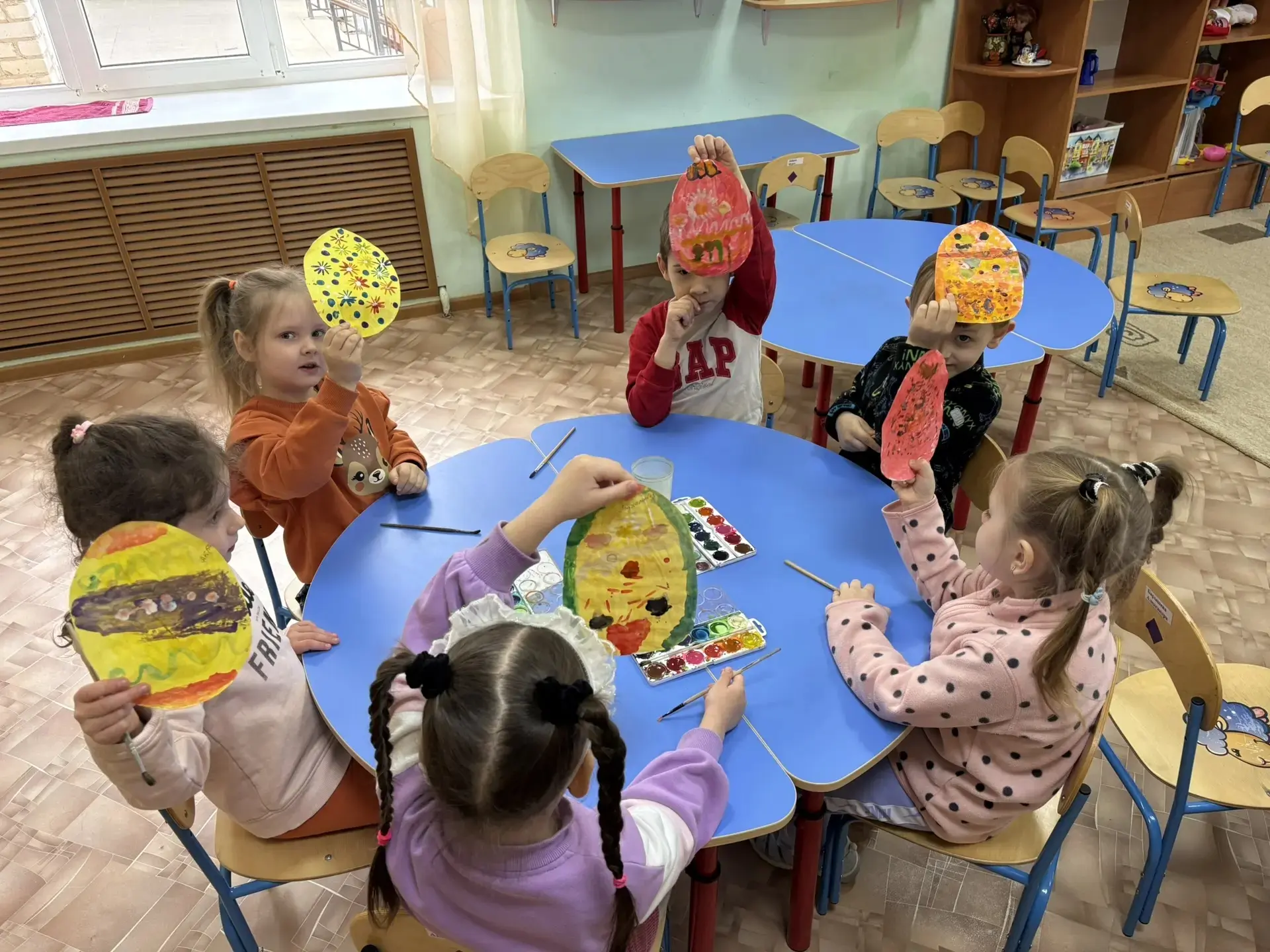 На земле проталины,