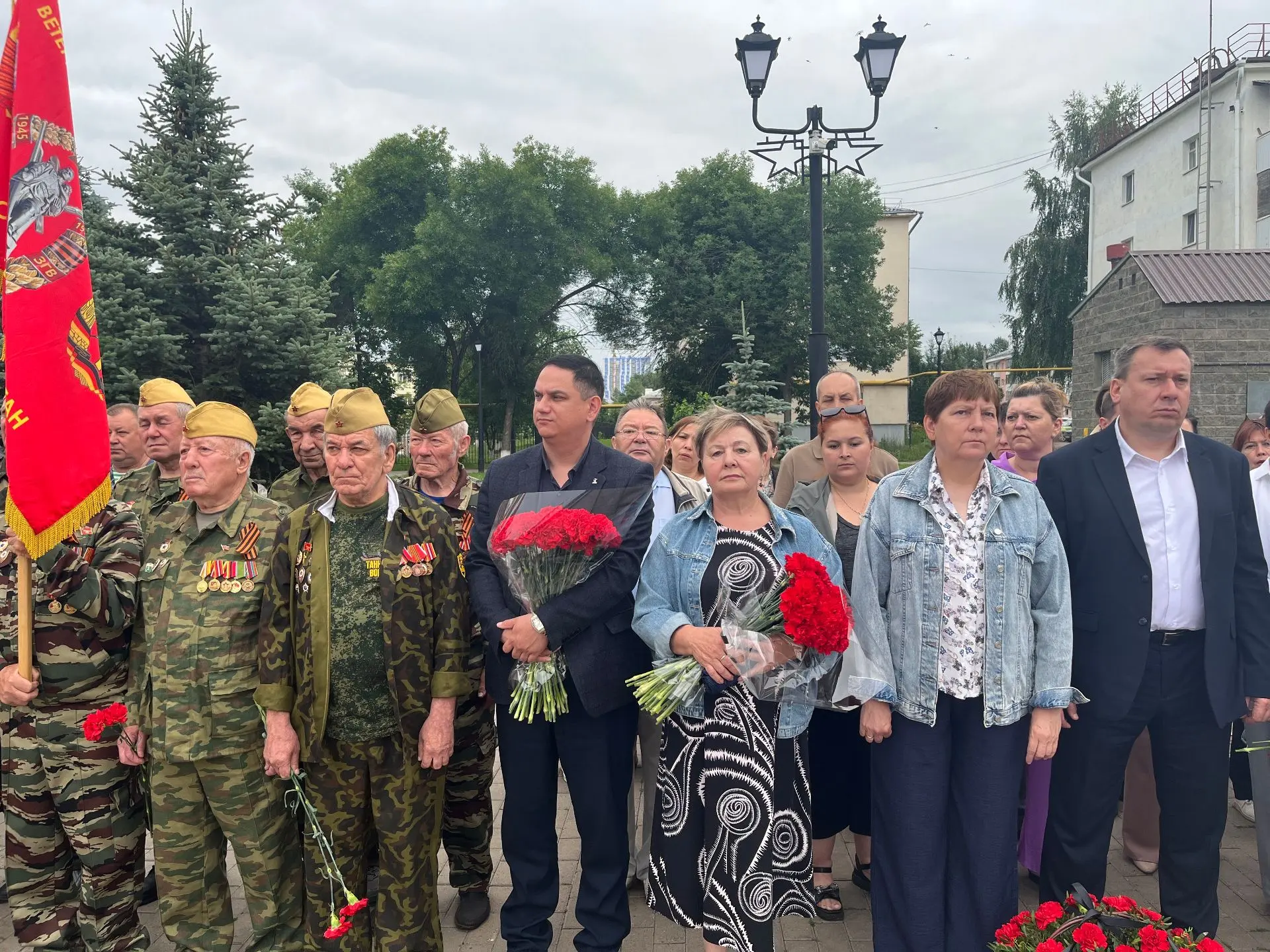22 ИЮНЯ - ДЕНЬ ПАМЯТИ И СКОРБИ

В День памяти и скорби в Сквере Победы г. Нефтекамска состоялось пам