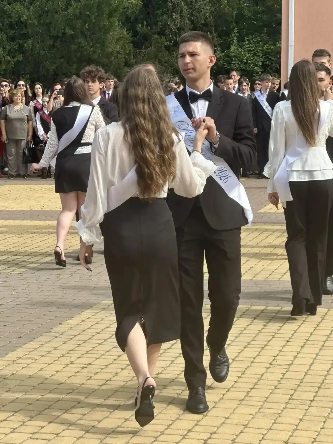 Ну вот и всё… Отзвенел последний звонок! 🔔✨  В школе №9 старшеклассники официально распрощались со ш