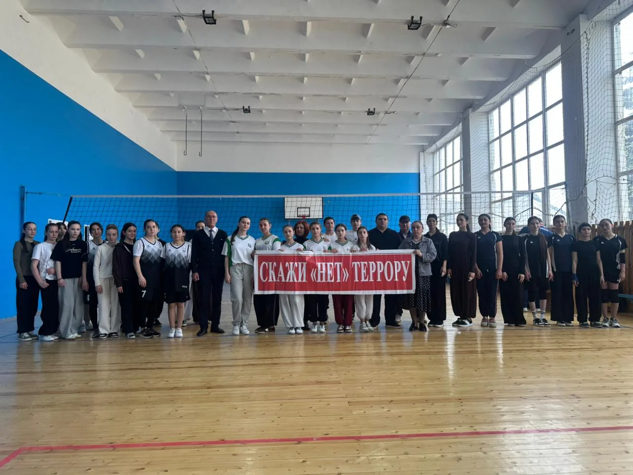 В спортивном зале средней школы №2 г.о. Баксан состоялся городской турнир по волейболу ...