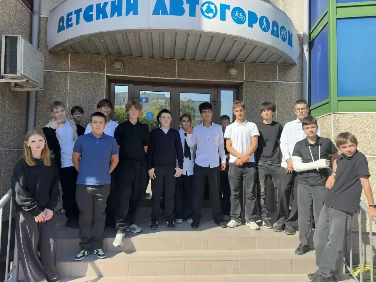 Ученики нашей школы побывали на  практических занятиях по безопасному поведению на доро...