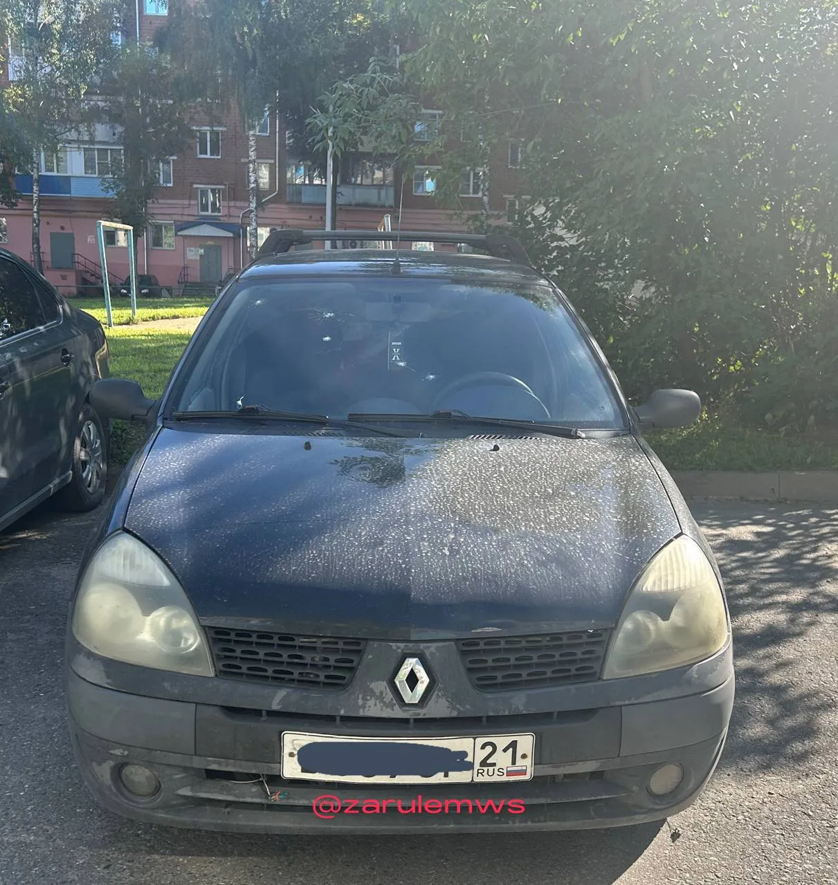⚡️🚗 Войны за парковку на Ленкома: в чебоксарском дворе неизвестный расстрелял чужой ав...