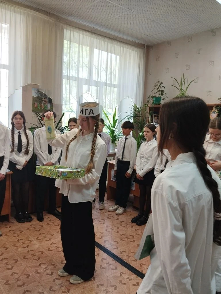 В нашей школьной библиотеке  прошло яркое и волшебное событие - посвящение учеников 1 к...